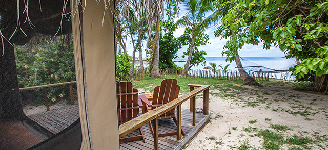 Beach view from a bungalow - Barefoot Manta Island - Fiji Dive Resorts