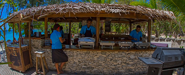 Restaurant - Barefoot Manta Island - Fiji Dive Resorts