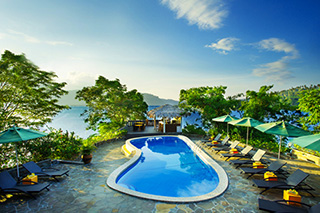 Swimming pool - Bastianos Lembeh Resort - Indonesia Dive Resort