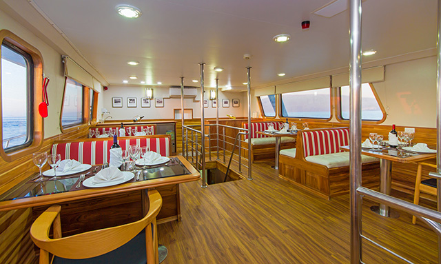 Dining area - M/Y Blue Spirit Galapagos - Galapagos Liveaboards - Dive Discovery Galapagos