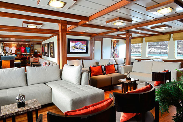 Lounge - Celebrity Xperience - Galapagos Liveaboards - Dive Discovery Galapagos