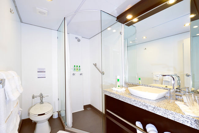 Bathroom - Celebrity Xploration - Galapagos Liveaboards - Dive Discovery Galapagos