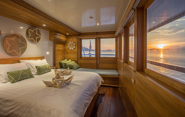 Upper deck double cabin - Emperor Harmoni - Indonesia Liveaboard