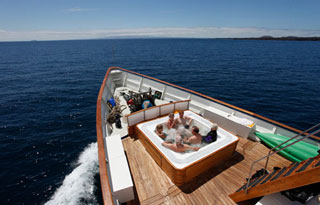 M/Y Grace - Galapagos Live Aboards - Dive Discovery Galapagos