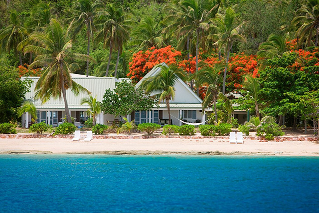 Malolo bures on the beach - Malolo Island Resort - Fiji Dive Resorts