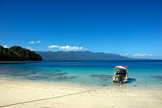 Dive boat - Taveuni Dive Resort - Fiji Dive Resorts