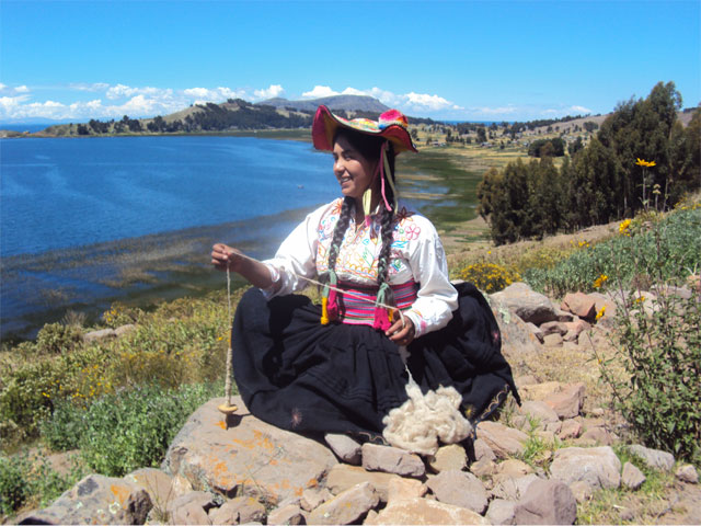 Kayaking and sailing adventures on Lake Titicaca - Peru Tour Packages - Dive Discovery