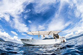 Dive boat - Alami Alor - Indonesia Dive Resort