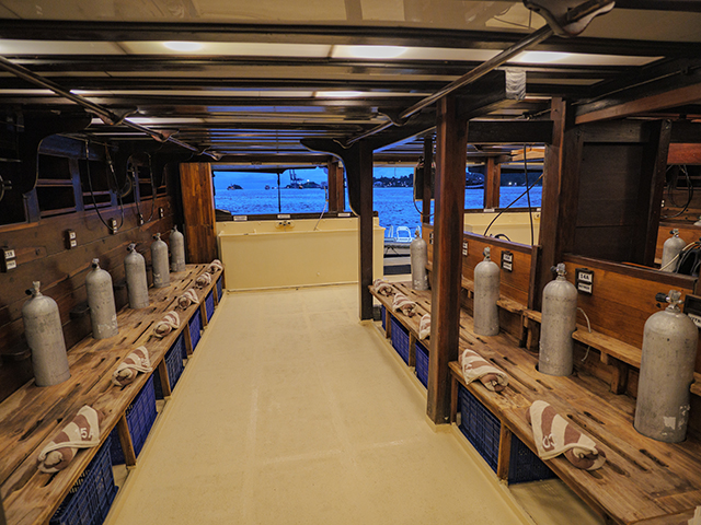 Dive Deck - MSV Amira - Indonesia Liveaboard
