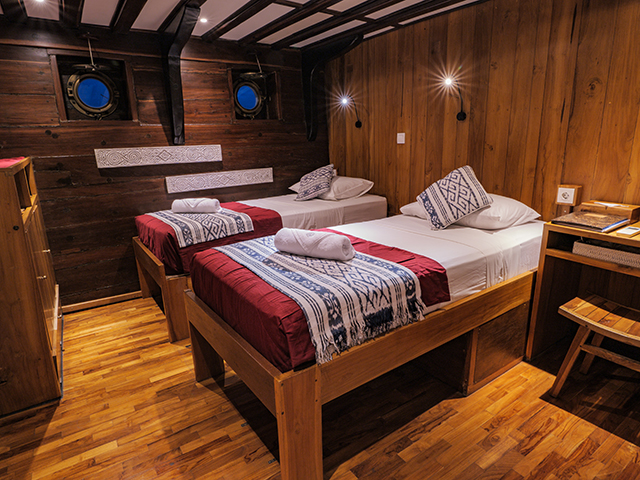 Twin bed - Lower Deck Cabin - MSV Amira - Indonesia Liveaboard