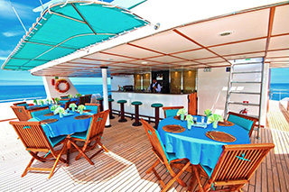 Bar deck and Jacuzzi - M/C Anahi - Galapagos Liveaboards