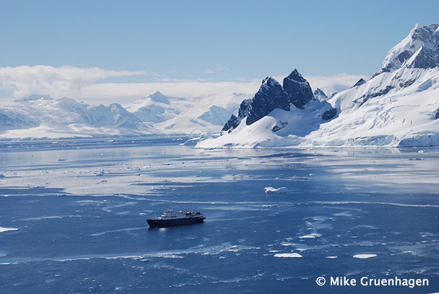 Antarctic Peninsula Basecamp - Dive Discovery