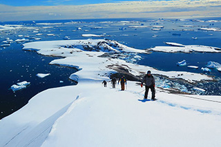 Mountaineering - Antarctic Peninsula Basecamp - Dive Discovery