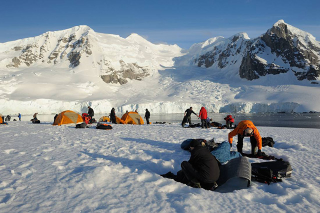 Antarctic Peninsula Basecamp Plancius - Camping