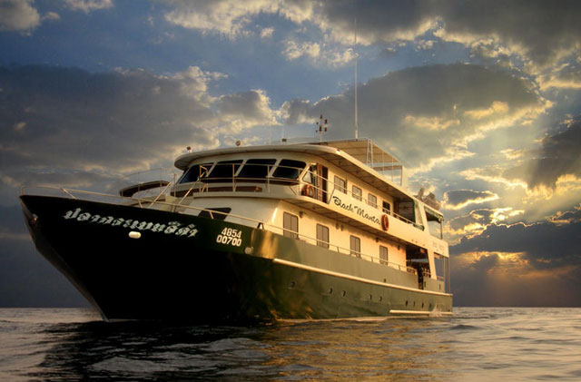 Black Manta - Indonesia Liveaboards - Dive Discovery Indonesia