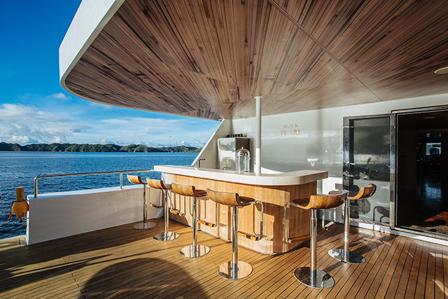 Outdoor bar - M/Y  Black Pearl Explorer - Micronesia Liveaboard