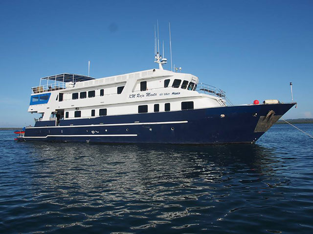 Blue Manta - Indonesia Liveaboards - Dive Discovery Indonesia