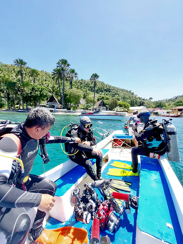 Dive boat - Casalay Boutique Villas & Dive - Philippines Dive Resort