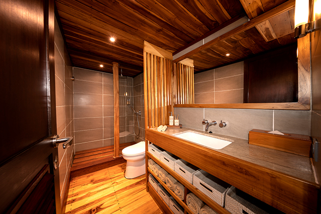Master Cabin's bathroom - Coralia Dua - Indonesia Liveaboard