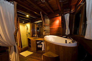 Bathroom - Dewi Nusantara  - Indonesia Liveaboards
