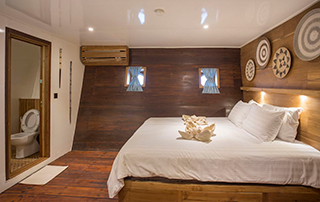 Lower deck double cabin - Emperor Harmoni - Indonesia Liveaboard