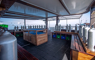 Dive deck - Emperor Harmoni - Indonesia Liveaboard