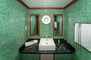 Bathroom - MV Emperor Virgo - Maldives Liveaboards