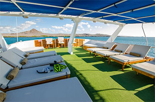 Sun deck - M/Y Eric - Galapagos Liveaboards - Dive Discovery Galapagos