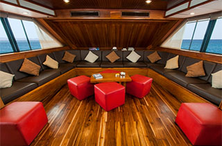 Lounge - Galapagos Liveaboards - Dive Discovery Galapagos