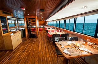 Dining area - M/Y Eric - Galapagos Liveaboards - Dive Discovery Galapagos