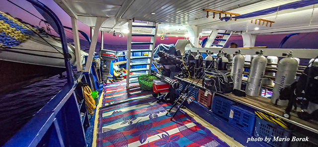 Dive deck - M/Y Felicidad II - Djibouti Live Aboards - Dive Discovery