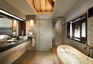 Bathroom - King Bungalow With Lagoon View - Hilton Moorea Lagoon Resort & Spa