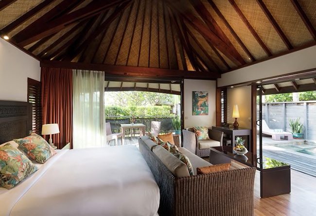 Bedroom - King Deluxe Garden Bungalow with Private Pool - Hilton Moorea Lagoon Resort & Spa