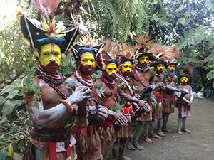 Huli wigmen dancers