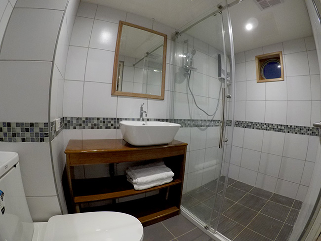 Bathroom - Infiniti - Philippines Liveaboard