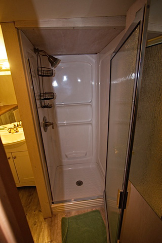 Bathroom - Jardines Avalon Fleet II - Cuba Liveaboard