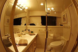 Bathroom - Jardines Avalon Fleet I - Cuba Liveaboard