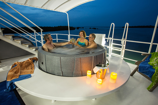 Jacuzzi - Jardines Avalon I - Cuba Liveaboard