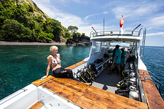 Dive boat - Kalimaya Dive Resort - Indonesia Dive Resorts