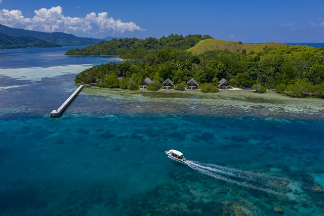 Jetty & Dive boat - Kusu Island Resort - Indonesia Dive Resort