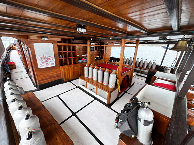 Dive deck - La Galigo - Indonesia Liveaboard