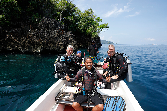 Divers in tender boats - La Galigo - Indonesia Liveaboard