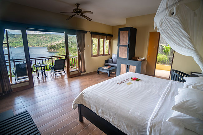 Lembeh Resort - Hillside Luxury Cottage - interior