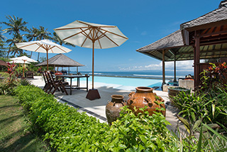 Swimming pool and beach view - Lotus Bungalows  - Indonesia Dive Resorts