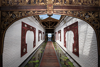Walking path to rooms - Lotus Bungalows  - Indonesia Dive Resorts