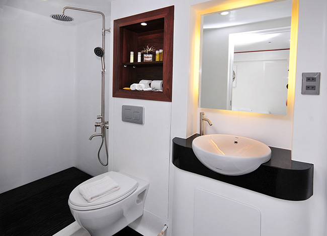 Bathroom - M/Y Discovery Adventure - Philippines Liveaboard