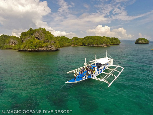 Dive boat - Magic Oceans Dive Resort - Philippines Dive Resorts