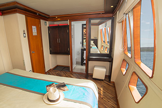 Main deck cabin - Majestic  Explorer - Galapagos Liveaboards - Dive Discovery Galapagos