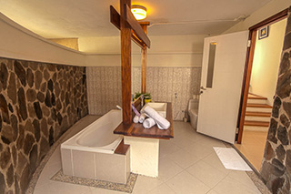Cottage bathroom - Maluku Resort & Spa  - Indonesia Dive Resorts