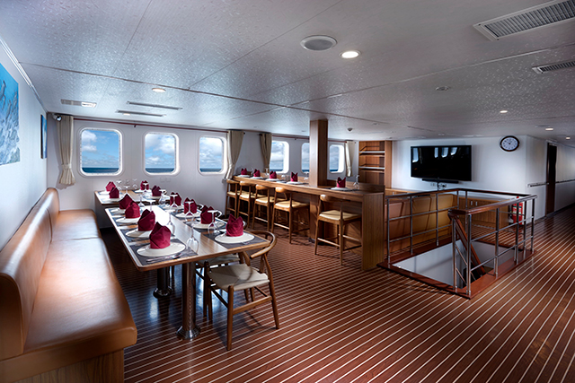 Indoor dining - New White Manta - Indonesia Liveaboards - Dive Discovery Indonesia